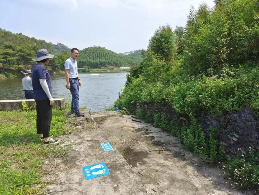 4深入排查轄區(qū)水庫(kù)、山塘，提前排洪騰出足夠庫(kù)容.png