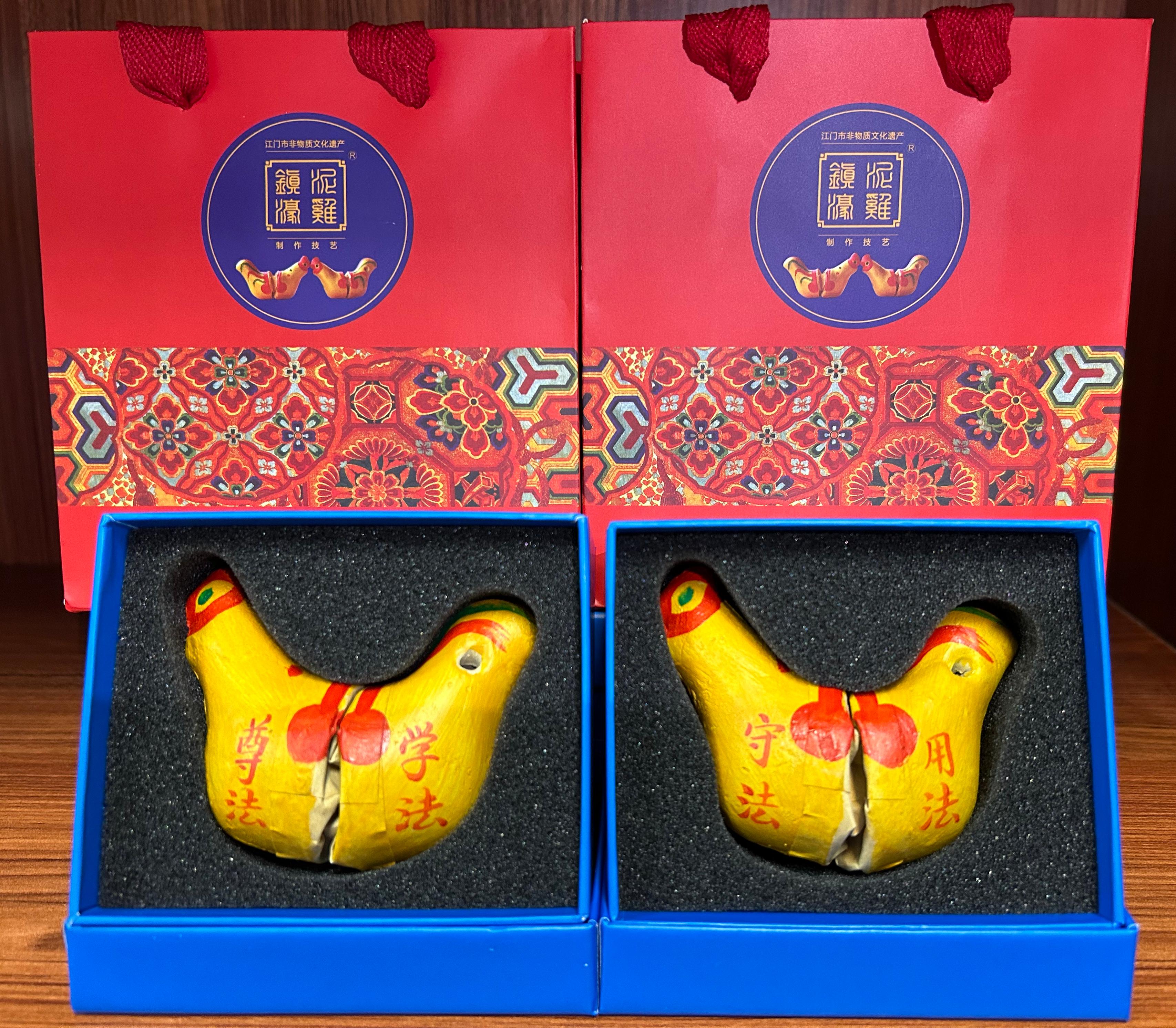 鎮(zhèn)濠學(xué)法泥雞文創(chuàng)禮品.jpg