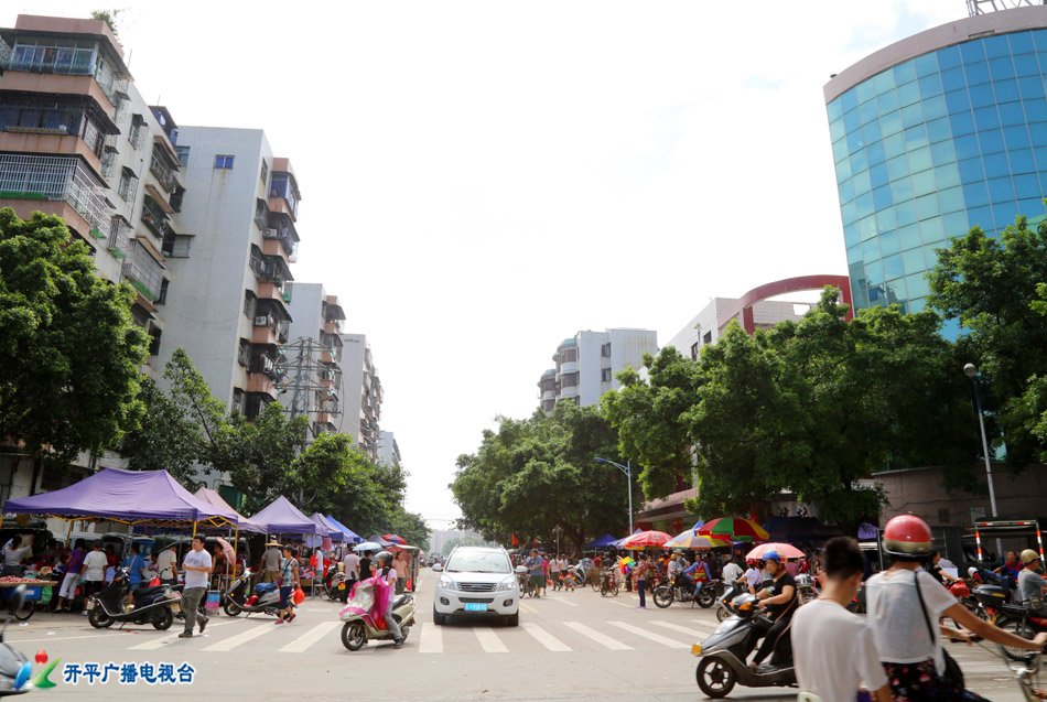 0-5 2H3A6549 - 副本 逕頭市場(chǎng)周邊亂擺賣(mài)、占道經(jīng)營(yíng)問(wèn)題.jpg